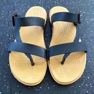 Crocs Tulum womens sandals in black, size 6